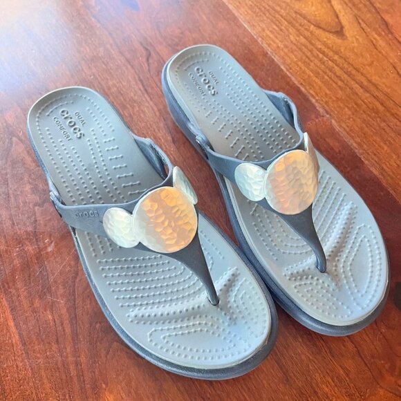 Crocs‎ Silver Medallion Sandals- Size 6 - Picture 1 of 6